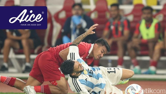 Laga Indonesia vs Argentina di GBK dalam FIFA Match Day, Senin 19 Juni 2023. Ada aksi tekel Asnawi mangkualam.