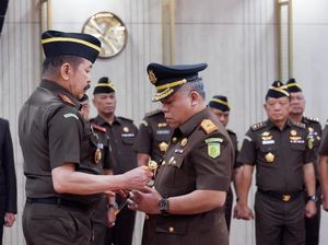 Jaksa Agung Lantik Harli Siregar Jadi Kajati Papua Barat Jaksa Agung Lantik Harli Siregar Jadi Kajati Papua Barat