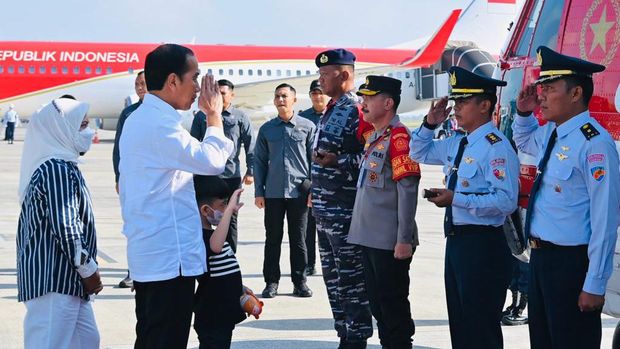 Jokowi kunker ke NTB didampingi Jan Ethes.