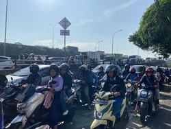 Lalin di Jl TB Simatupang arah Ragunan Padat Merayap Pagi Ini