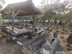 Misteri Makam Aneh di TPU Wirobiting Sidoarjo yang Membujur ke Barat-Timur