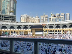 Ramai Visa Tak Terbit, Apa Itu Haji Furoda dan Berapa Biayanya?