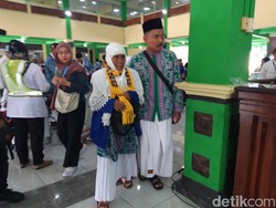 Usia 103 Tahun, Mbah Suminah Jadi Jemaah Haji Tertua Embarkasi Solo