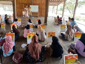 Seru! Migi Rihasalay Buka Kelas Melukis di Atas Kanvas Seru! Migi Rihasalay Buka Kelas Melukis di Atas Kanvas