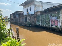 Walkot Jaktim Mau Relokasi Bangunan Pinggir Kali Baru Hek, Ini Kata Warga