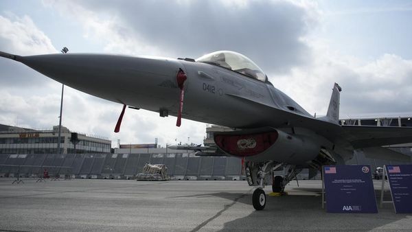 Penampakan Jet Tempur hingga Drone Canggih di Paris Air Show