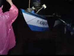 Puluhan Perahu di Cianjur Hancur Diterjang Ombak dan Banjir Bandang