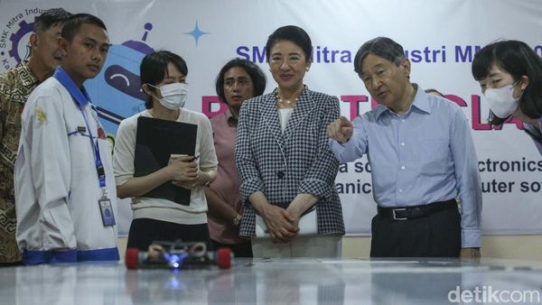 Potret Kaisar Jepang Kunjungi SMK di Cikarang