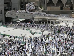 Catat! Ini yang Harus Disiapkan Jemaah Haji Antisipasi Cuaca Panas Catat! Ini yang Harus Disiapkan Jemaah Haji Antisipasi Cuaca Panas