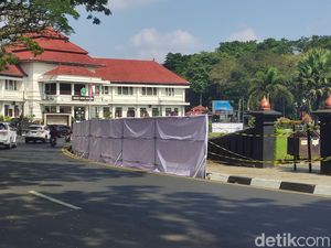 Sempat Molor 2 Bulan, Revitalisasi Alun-alun Tugu Malang Mulai Berjalan