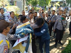 Komnas HAM Surati Rektor Unram Buntut Satpam Bogem Mahasiswa Saat Demo