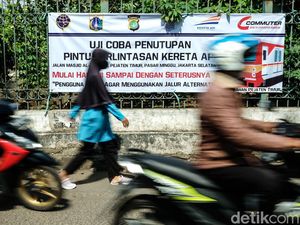Warga Protes Perlintasan KA di Pasar Minggu Bakal Ditutup: Muternya Jauh