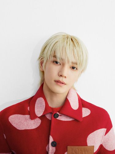 Taeyong NCT sebagai global ambassador LOEWE
