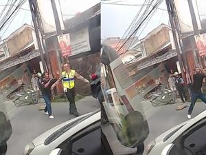 Ujang dan Dadang Tantang-Todongkan Sajam ke Polisi di Bandung