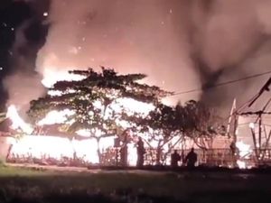 Tiga Bangunan Vila di Badung Terbakar, 7 Mobil Pemadam Dikerahkan Tiga Bangunan Vila di Badung Terbakar, 7 Mobil Pemadam Dikerahkan