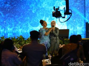 Duet Syahdu Atalia dan Vina Panduwinata di detikJabar Awards Duet Syahdu Atalia dan Vina Panduwinata di detikJabar Awards