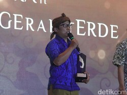 Pelestari Permainan Tradisional Itu Raih Anugerah detikJabar Awards