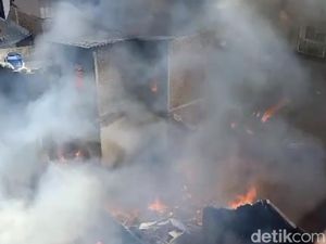 Api Membara Lalap 9 Bangunan di Bandung