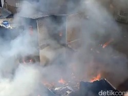 Api Membara Lalap 9 Bangunan di Bandung