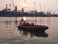 Petugas Terus Menyisir Lokasi Pria Diduga Bunuh Diri Loncat dari Suramadu