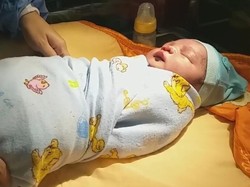 Bayi Masih Hidup Ditemukan Terbuang di Pinggir Jalan Pasuruan