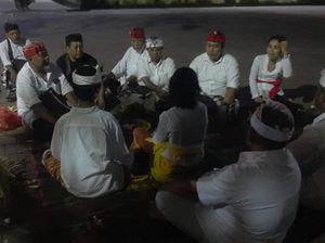 Sejoli Remaja Panjat Patung GWS Ikuti Upacara Permohonan Maaf Sejoli Remaja Panjat Patung GWS Ikuti Upacara Permohonan Maaf