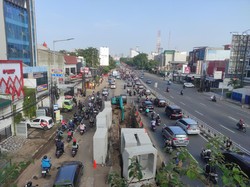 Ada Galian Besar, Lalin Kampung Melayu-Tebet Makin Macet