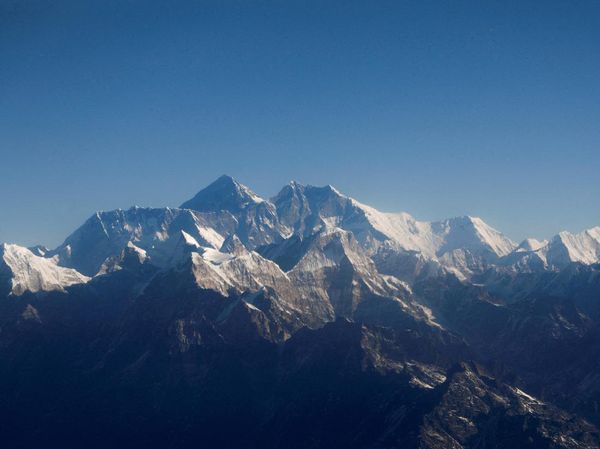 10 Gunung Mempesona Tapi Paling Mematikan di Dunia