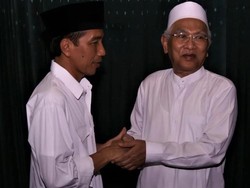 Gus Mus Ucapkan Selamat Ulang Tahun dan Doa untuk Jokowi