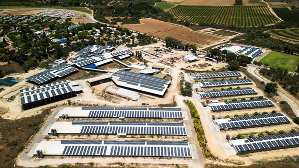 Israel Bakal Wajibkan Semua Bangunan Pakai Panel Surya