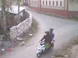 Kalung Emas Bocah di Pamekasan Dijambret 2 Pria yang Pura-pura Tanya Alamat