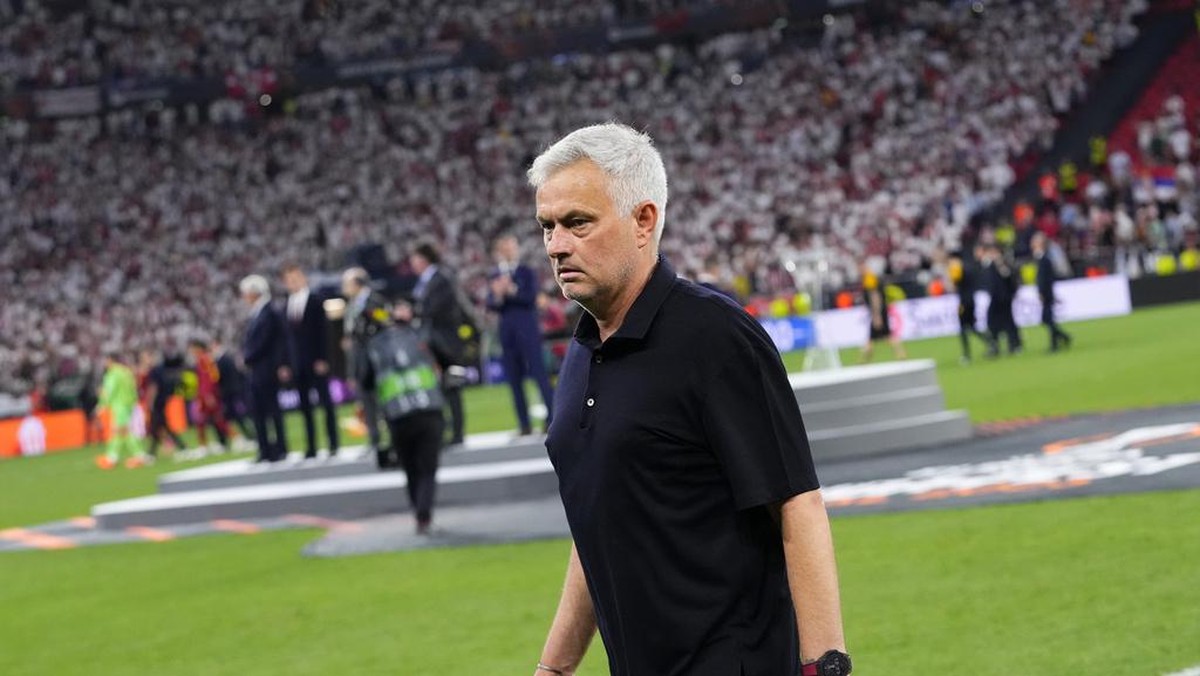 Jose Mourinho diskors empat pertandingan di Liga Europa musim depan (Foto: AP/Petr David Josek)