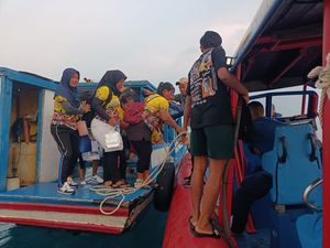 Kapal Mati Mesin di Tengah Laut Kepulauan Seribu, 30 Orang Dievakuasi