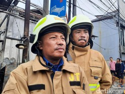 Kebakaran Hanguskan Bengkel Ban di Jatinegara, Kerugian Rp 800 Juta