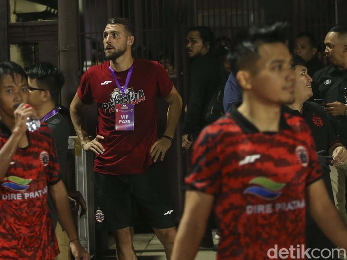 Duel seru terjadi antara Persija vs Rans Nusantara di PTIK, Jakarta. Marko Simic yang baru saja bergabung dengan Persija nampak belum diturunkan.