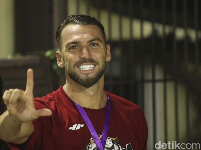 Duel seru terjadi antara Persija vs Rans Nusantara di PTIK, Jakarta. Marko Simic yang baru saja bergabung dengan Persija nampak belum diturunkan.
