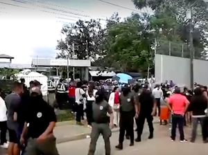 Kerusuhan di Penjara CEFAS, 41 Orang Tewas! Kerusuhan di Penjara CEFAS, 41 Orang Tewas!