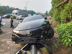 Setir Berasa Ketarik Berujung Ringseknya Mercy Listrik Setir Berasa Ketarik Berujung Ringseknya Mercy Listrik