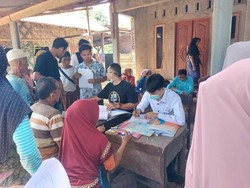 Ratusan Warga Desa Persiapan Pengantap Tak Punya KK-KTP