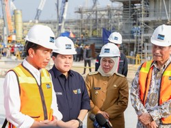 Jokowi Tinjau Smelter di Gresik, Khofifah Yakin Jatim Jadi Simpul Ekonomi