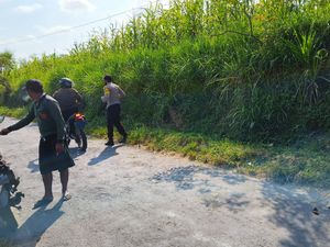 Ibu dan Anak di Blitar Terluka Setelah Terjatuh Usai Dijambret Ibu dan Anak di Blitar Terluka Setelah Terjatuh Usai Dijambret