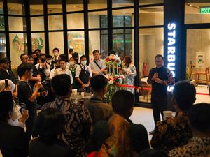 Gerai Starbucks Drive Thru Podomoro Park Bandung Resmi Dibuka