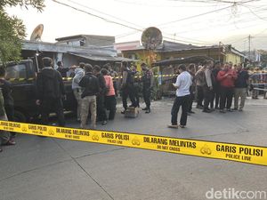 5 Fakta Pria Berbaju 5 Lapis di Depok Tewas Ditusuk Usai Terjadi Cekcok 5 Fakta Pria Berbaju 5 Lapis di Depok Tewas Ditusuk Usai Terjadi Cekcok