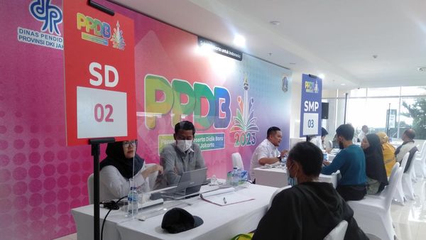 Suasana PPDB 2023 di Dinas Pendidikan DKI, Ortu Masih Ramai Lapor Keluhan