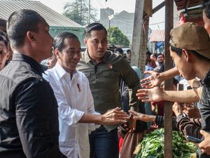 Kunjungi Pasar di Kabupaten Bogor, Jokowi Dapat Doa Ulang Tahun