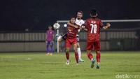 Pertandingan yang sama kuat membuat skor kacamata menutup babak pertama. 