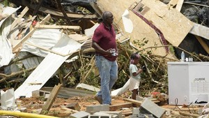 Rumah Rusak-Mobil Terguling Diterjang Tornado di Mississippi