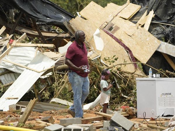 Rumah Rusak-Mobil Terguling Diterjang Tornado di Mississippi