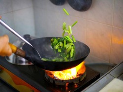 Sejarah Wajan Andalan Tukang Nasi Goreng yang Berasal dari China