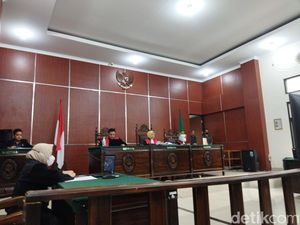Anggota DPRD Pandeglang Yangto Divonis 5 Bulan Penjara Terkait Kasus Cabul Anggota DPRD Pandeglang Yangto Divonis 5 Bulan Penjara Terkait Kasus Cabul